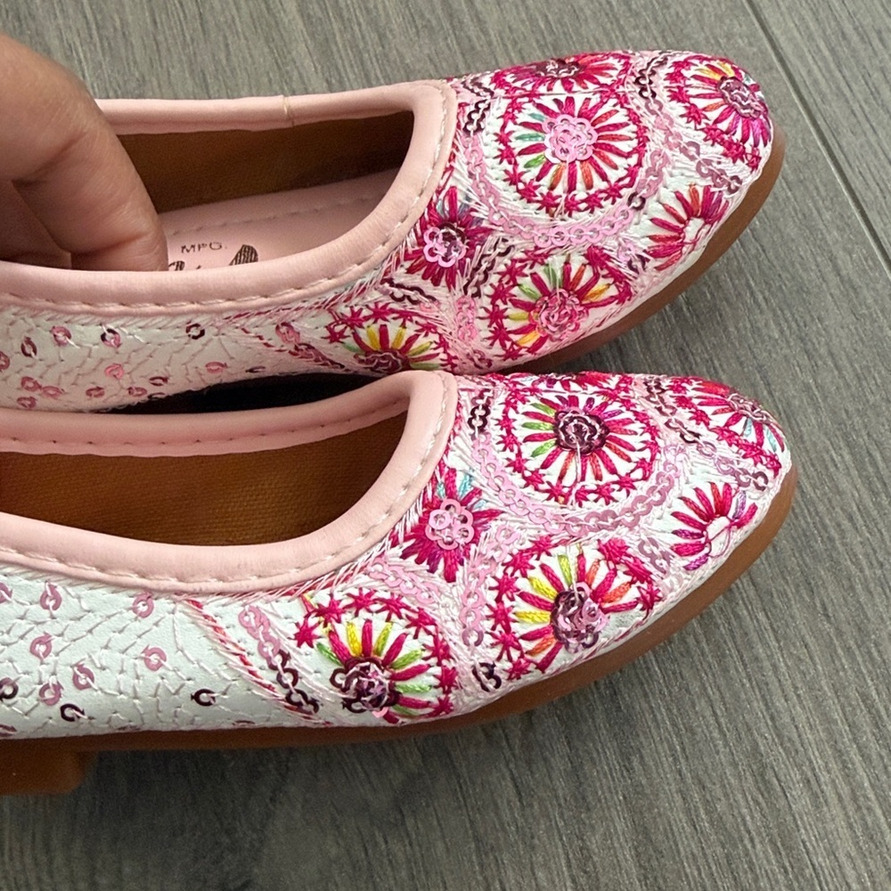 Pink Embroidered boho Indian baby girl Shoes size 4 - Picture 5 of 6